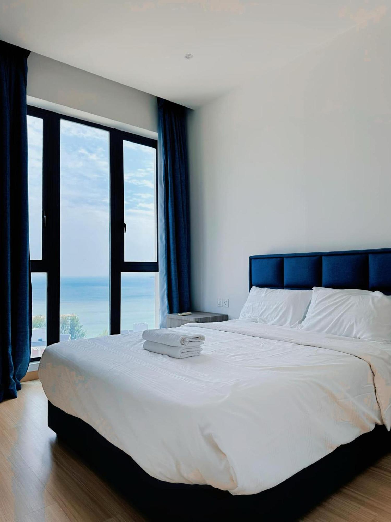 Luxury Seaview Bathtub 2 6 Pax Near Straits Quay Marina Mall 豪华海景双房浴缸公寓