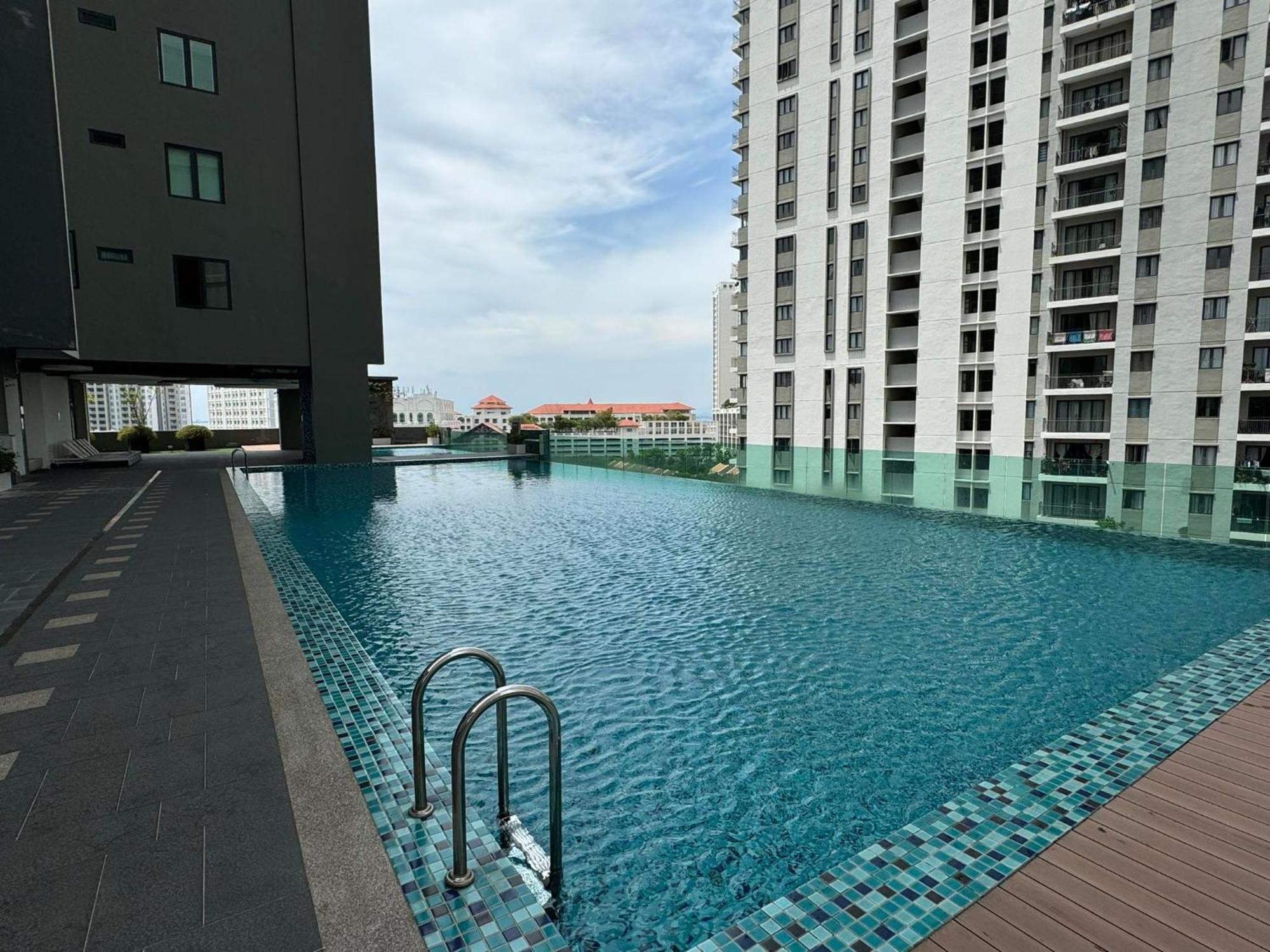 Luxury Seaview Bathtub 2 6 Pax Near Straits Quay Marina Mall 豪华海景双房浴缸公寓 *
